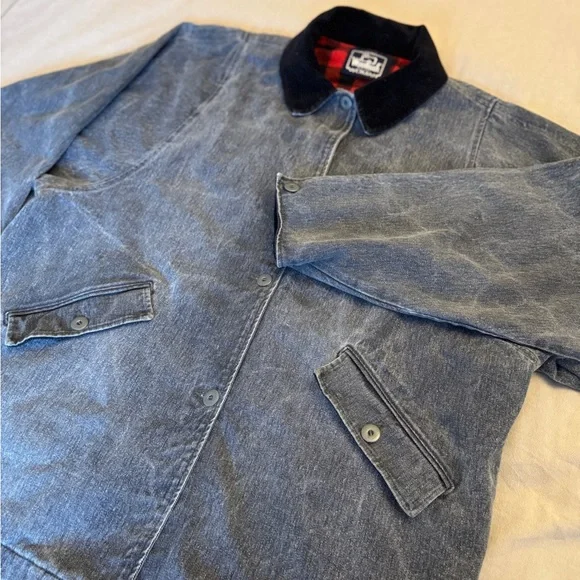 Vintage Woolrich Black Denim Chore Coat
Corduroy collar + cuffs - Buffalo plaid - Picture 7 of 13